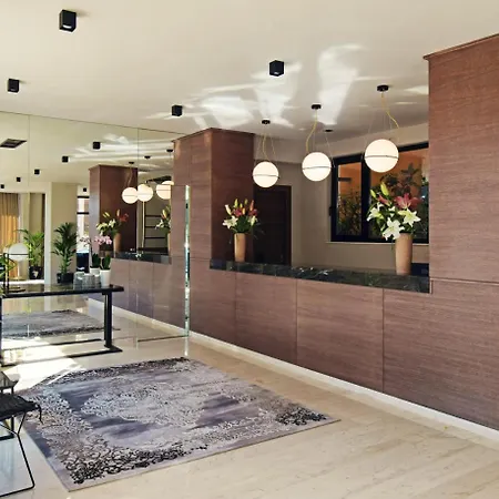 Iris Hotel